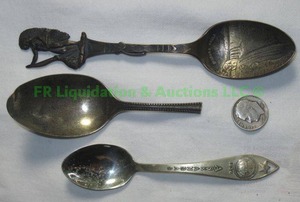 lot 253 image: Sterling silver spoons and pre 1965 Silver dime