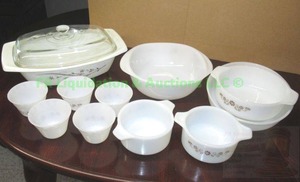 lot 186 image: Pyrex glass bakeware