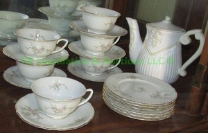 lot 179 image: Vogue fine china tea serving set