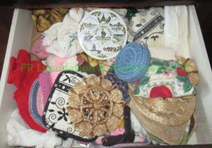 lot 277 image: Kitchen textiles pot holders, hand towels plus