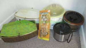 lot 293 image: Crock pots and food warmers