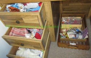 lot 286 image: Assorted crafts supplies contents of 3 drawers plus