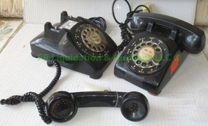 lot 354 image: Retro Bell systems rotary dial desk top phones (How do you text with these)