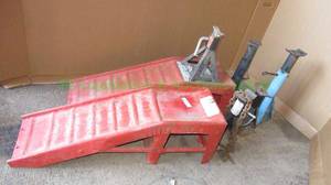 lot 380 image: Auto ramps and jack stands