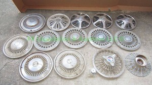 lot 468 image: Vintage car hubcaps