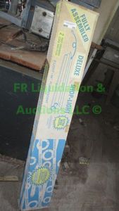 lot 395 image: 4 ft fluorescent shop light in original box
