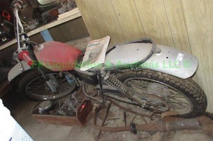 lot 383 image: Retro Honda 100 dirt bike unassembled
