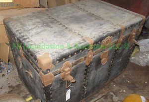 lot 456 image: Antique steamer trunk 23 x 34 x 21
