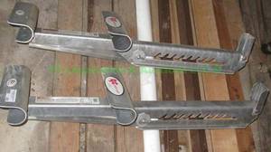 lot 452 image: Qual-Craft ladder stabilizers