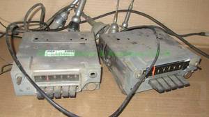 lot 406 image: 1965 Ford Mustang FoMoCo radios 2 count plus antennas