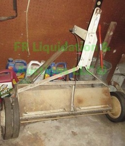 lot 421 image: Pull behind tractor implement