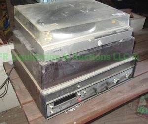 lot 473 image: Sony turn table & Vintage turn table with 8 track player