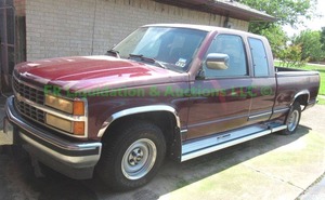 lot 368 image: 1993 Chevrolet 12 ton truck, V6 engine, automatic transmission, engine cranks but wont start. has been garaged for several years.  VIN 2GCEC19Z1P1105195. clear title