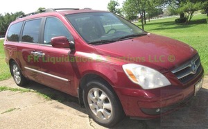 lot 370 image: 2007 Hyundai Entourage, V6 engine, automatic trans. Runs & drives great, cold AC. VIN KNDMC233876014200. clear title