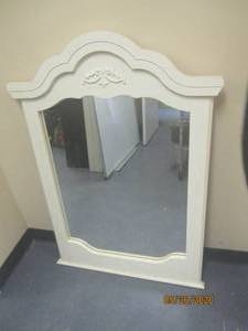 lot 20 image: WHITE STANDARD FURNITURE DRESSER MIRROR TWIN PANEL DIANA&nbsp CO 4059&nbsp &nbsp 44H X&nbsp 29 12 L