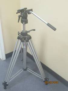 lot 21 image: BOGEN 3046 PROFESSIONAL TRIPOD&nbsp