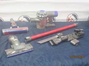 lot 23 image: DYSON V6 SV09 ABSOLUTE CORDLESS VACUUM WITH DOCK SERVICE ASSY ,CERVICE , COMBINATION TOOL &amp EXTRA MOTORHEAD ,