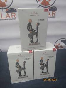 lot 44 image: TOTAL OF 3&nbsp &nbsp 2019 COMMANDER SARU AND MICHAEL BURNHAM HALLMARK&nbsp STAR TREK ORNAMENTS&nbsp QXI3657&nbsp