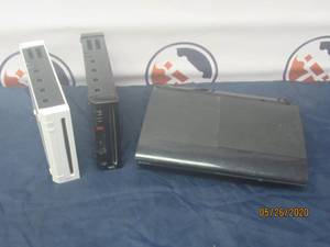 lot 45 image: TOTAL OF 3 GAME SYSTEMS&nbsp-SONY PLAY STATION 3&nbsp&nbsp- BLACK WII&nbsp-WHITE WII