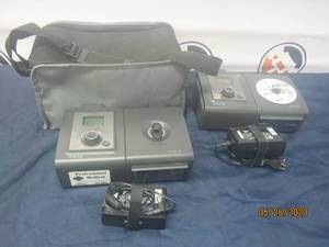lot 46 image: TOTAL OF 2&nbsp PHILIPS RESPIRONICS CPAPS &nbspPHILIPS RESPIRONICS SYSTEM ONE REMSTAR PRO C-FLEX &amp&nbsp&nbspPHILIPS&nbsp RESPIRONICS SYSTEM ONE&nbspAUTO A - FLEX .&nbspBOTH WITH CARRY BAGS&nbsp