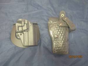 lot 48 image: TOTAL OF 2 HOLSTERS&nbsp&nbsp-DON HUME- BLACK HAWK C1352
