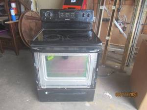 lot 152 image: FRIGIDAIRE ELECTRIC OVENSTOVE WORKS GREAT NEEDS DOOR GLASS REPLACED&nbsp
