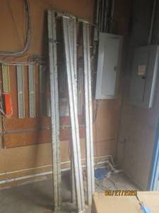 lot 163 image: 8 CROSS BEAMS WORKS WITH PALLET RACK (LOT #162)