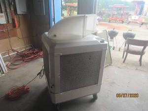 lot 164 image: SCHAEFER WAY COOL PORTABLE EVAPORATIVE COOLER ON CASTERS TESTED AND WORKS. BLOWS AIR UP 100FT&nbsp LOWHIGH SPEED SEE LAST PIC FOR SIZE.&nbsp SEE ATTACHED VIDEO