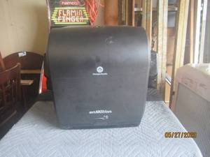 lot 161 image: 1 TOUCH-LESS PAPER TOWEL DISPENSER