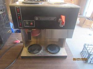 lot 171 image: NEWCO 3 BURNER COFFEE BREWER