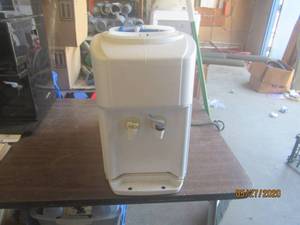 lot 175 image: &nbspOASIS COUNTER TOP WATER DISPENSERS