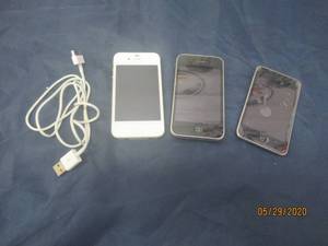 lot 90 image: TOTAL OF 3 APPLE ELECTRONICS&nbsp&nbsp-2 APPLE IPHONES&nbsp- 1 APPLE IPOD&nbsp