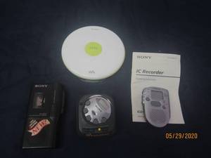 lot 84 image: TOTAL OF 4 SONY ELECTRONICS&nbsp&nbsp- IC RECORDER ICD-37&nbsp-MICRO CASSETTE -CORDER&nbsp M-527V&nbsp- AMFM WALKMAN&nbsp SRF-M35&nbsp- PSYC WALKMAN&nbsp D-EJ010
