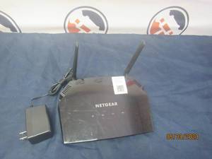 lot 109 image: NETGEAR 27 MODEL R6260 SMART WIFI ROUTER