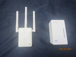 lot 110 image: TOTAL OF 2 WIFI NETWORKING SOLUTION DEVICES &nbsp- TP-LINK WIFI AVR500&nbsp&nbsp- AUKEY WIFI APROUTER &nbsp AC 750