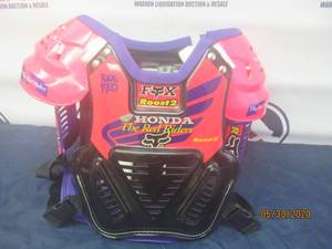 lot 124 image: VINTAGE FOX RACING ROOST 2&nbsp HONDA THE RED RIVERS&nbsp CHEST PROTECTOR HOT PINK BLACK PURPLE&nbsp
