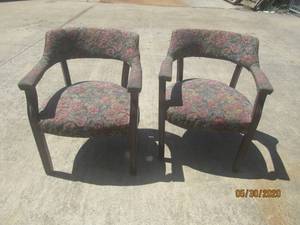 lot 144 image: TOTAL OF 2 VINTAGE FLORAL DESIGN CHAIRS WITH NAIL HEAD TRIM AND WOODEN LEGS&nbsp