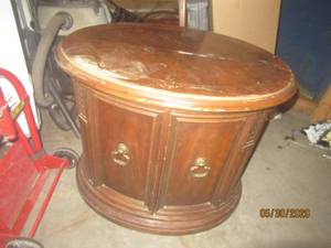 lot 146 image: VINTAGE BOTTOM STORAGE SIDE TABLE&nbsp