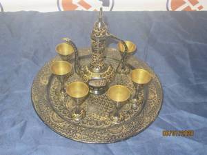 lot 195 image: TOTAL OF 8PC VINTAGE&nbsp MIDDLE EASTERN BRASS COFFEETEA SET HAND&nbsp CRAFTED ETCHED TRADITIONAL AFGAHNI STYLE TEA&nbsp SET WITH 6 GOBLET CUPS&nbsp AND&nbsp TRAY&nbsp