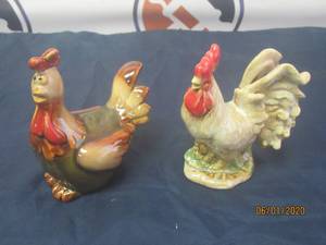 lot 212 image: TOTAL OF 2 SMALL ROOSTER FIGURINES&nbsp