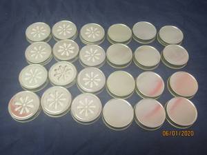 lot 216 image: TOTAL OF 24 THREADED LIDS&nbsp&nbsp- GOLD DAISY&nbsp- GOLD LIDS