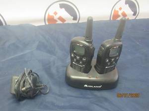 lot 228 image: SET OF MIDLAND XTRA TALK WALKIE TALKIES WITH DOCKINGCHARGING STATION&nbsp LXT500P