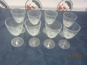 lot 239 image: 8 WINE GLASSES