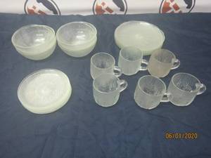 lot 241 image: 24 PC 6 PERSON SETTING FINE CRYSTAL COUNTRY WHEAT ARCOROC &nbsp &nbsp &nbsp &nbsp FRANCE BY J.G. DURAND&nbsp DINNER WARE SET&nbsp&nbsp- 6 BOWLS&nbsp- 6 CUPS&nbsp&nbsp- 6 SAUCERS&nbsp&nbsp- 6 DESSERT PLATES&nbsp