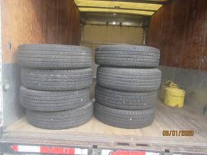 lot 269 image: 8 TIRES LT22575R16 FITS 1998 GMC (LOT #268)