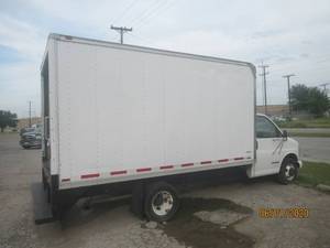 lot 268 image: 1998 GMC 3500 TURBO DIESEL CLEAN CLEAR BLUE TITLE 149K ORIGINAL MILES STARTS AND DRIVES.&nbsp DIES OUT AFTER A FEW MINUTES