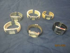 lot 248 image: 6 STRETCH BAND WATCHES&nbsp