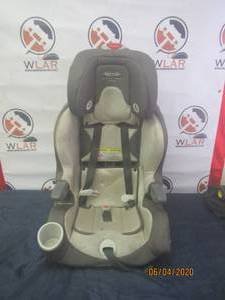 lot 253 image: TODDLER CAR SEAT NEEDS CLEANING