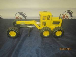 lot 255 image: TONKA TRUCK