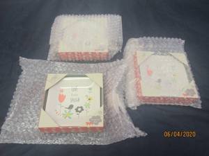 lot 330 image: NEW KEEP SAKE DISHES BY AMYLEE PAVILION LIVE LOVE LAUGH